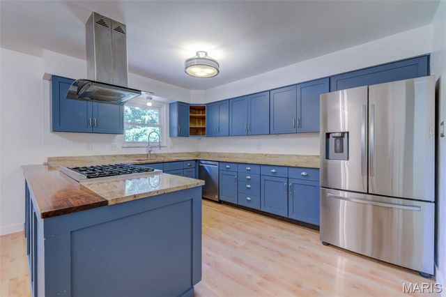 18 Twin Oaks Drive, St Charles, MO 63303