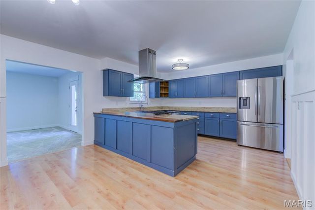 18 Twin Oaks Drive, St Charles, MO 63303