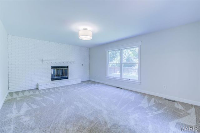 18 Twin Oaks Drive, St Charles, MO 63303