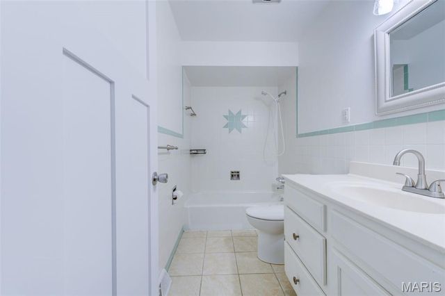 18 Twin Oaks Drive, St Charles, MO 63303