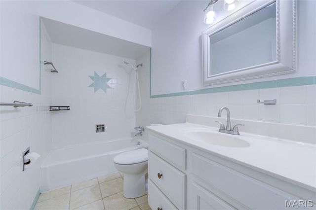 18 Twin Oaks Drive, St Charles, MO 63303