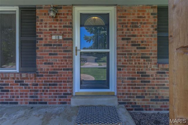 18 Twin Oaks Drive, St Charles, MO 63303