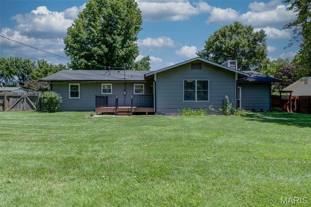 18 Twin Oaks Drive, St Charles, MO 63303