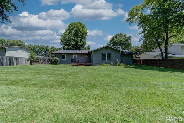 18 Twin Oaks Drive, St Charles, MO 63303