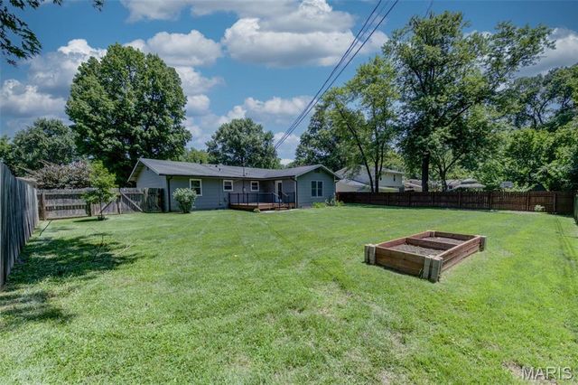 18 Twin Oaks Drive, St Charles, MO 63303