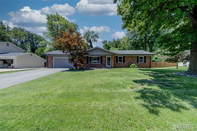 18 Twin Oaks Drive, St Charles, MO 63303