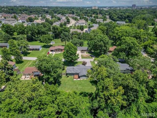 18 Twin Oaks Drive, St Charles, MO 63303