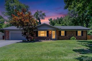 18 Twin Oaks Drive, St Charles, MO 63303