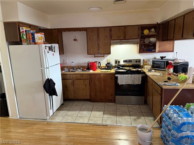 2908 Siki Court C, Las Vegas, NV 89101