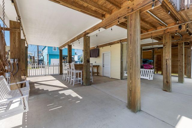 16715 Montego Way, Jamaica Beach, TX 77554