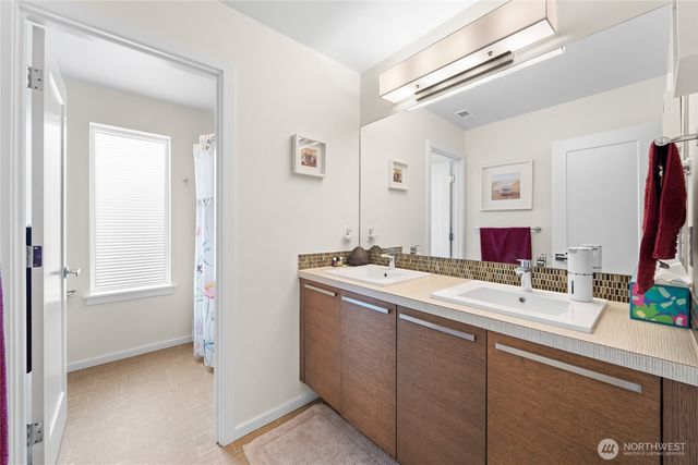 5852 S 326th Court, Auburn, WA 98001