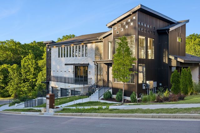 5824 Woodland Hills Dr, Nashville, TN 37211