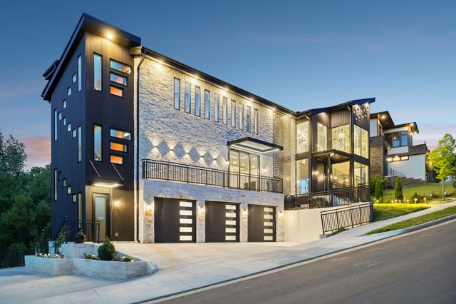 5824 Woodland Hills Dr, Nashville, TN 37211