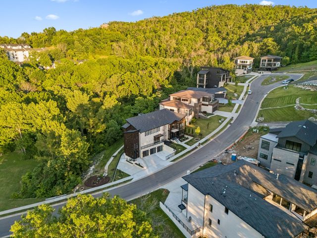 5824 Woodland Hills Dr, Nashville, TN 37211