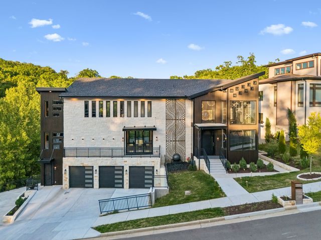 5824 Woodland Hills Dr, Nashville, TN 37211