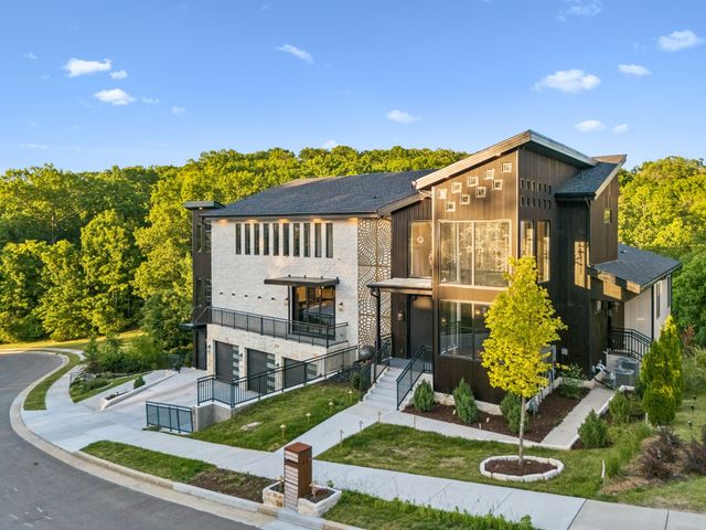5824 Woodland Hills Dr, Nashville, TN 37211
