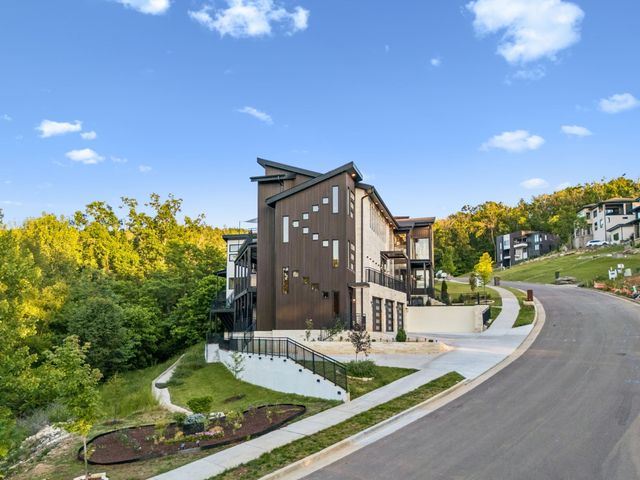 5824 Woodland Hills Dr, Nashville, TN 37211