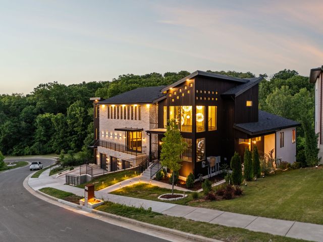 5824 Woodland Hills Dr, Nashville, TN 37211