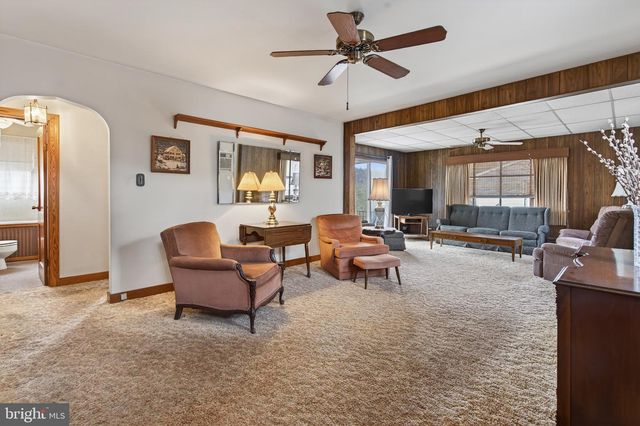 230 W HOWARD AVE, Coaldale, PA 18218