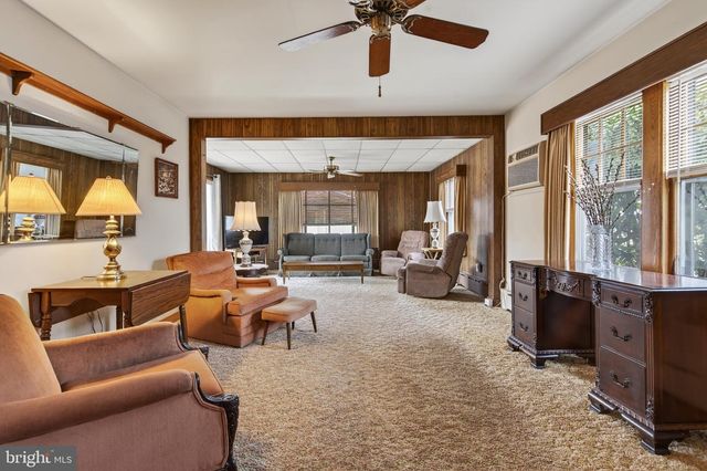 230 W HOWARD AVE, Coaldale, PA 18218