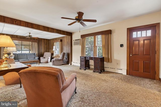 230 W HOWARD AVE, Coaldale, PA 18218