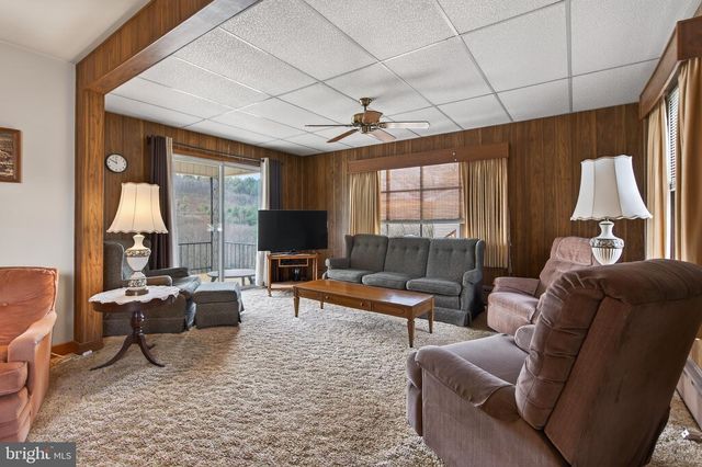 230 W HOWARD AVE, Coaldale, PA 18218