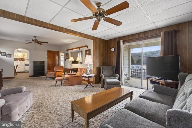 230 W HOWARD AVE, Coaldale, PA 18218