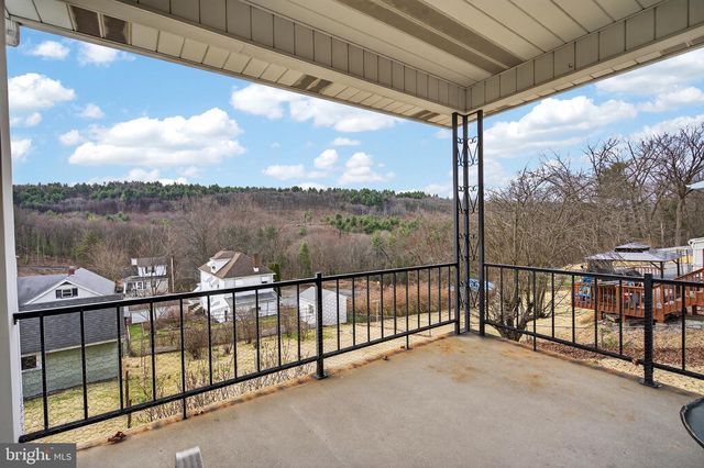 230 W HOWARD AVE, Coaldale, PA 18218