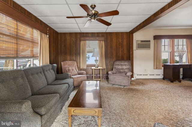 230 W HOWARD AVE, Coaldale, PA 18218