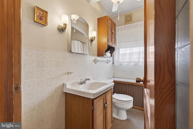 230 W HOWARD AVE, Coaldale, PA 18218