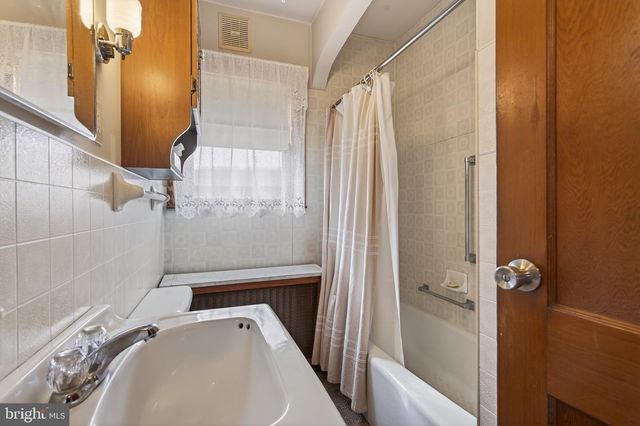 230 W HOWARD AVE, Coaldale, PA 18218