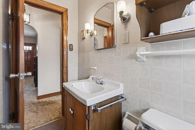 230 W HOWARD AVE, Coaldale, PA 18218