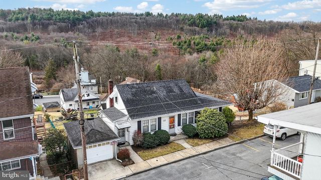 230 W HOWARD AVE, Coaldale, PA 18218