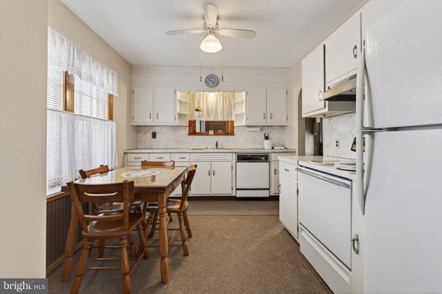 230 W HOWARD AVE, Coaldale, PA 18218