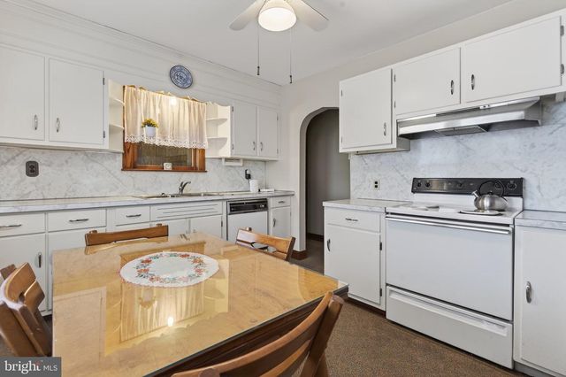 230 W HOWARD AVE, Coaldale, PA 18218