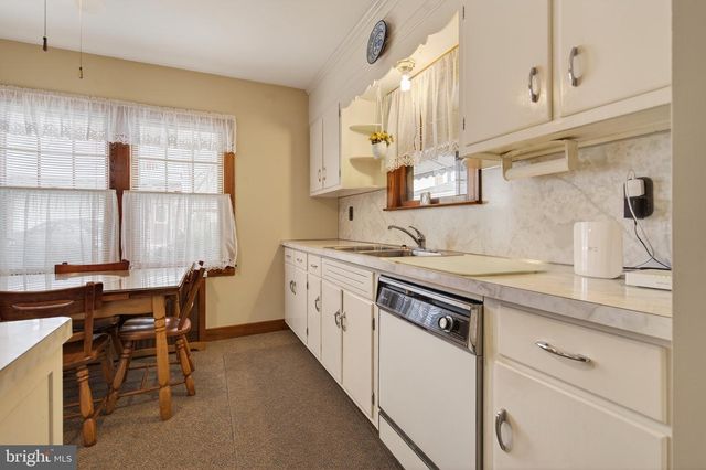 230 W HOWARD AVE, Coaldale, PA 18218