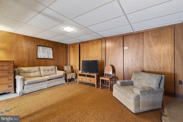 230 W HOWARD AVE, Coaldale, PA 18218