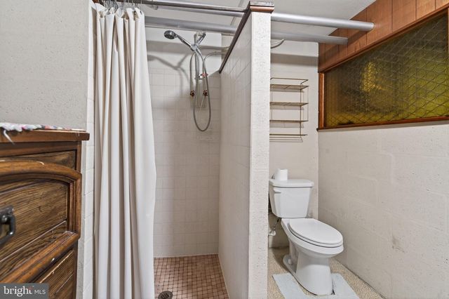 230 W HOWARD AVE, Coaldale, PA 18218