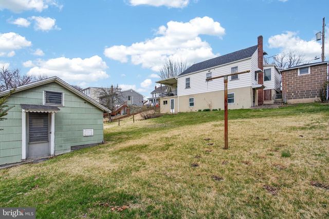 230 W HOWARD AVE, Coaldale, PA 18218