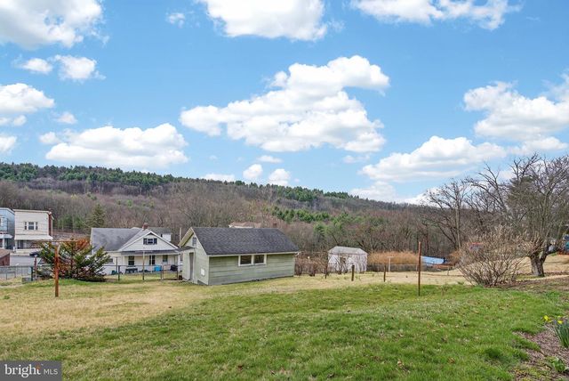 230 W HOWARD AVE, Coaldale, PA 18218