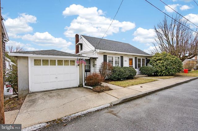 230 W HOWARD AVE, Coaldale, PA 18218