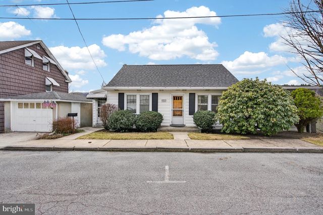 230 W HOWARD AVE, Coaldale, PA 18218