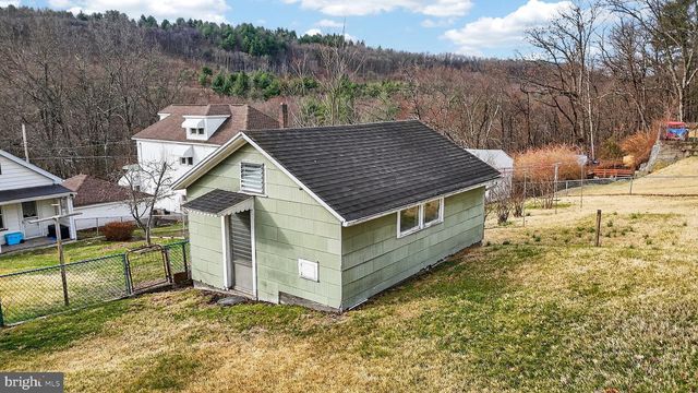 230 W HOWARD AVE, Coaldale, PA 18218