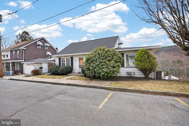 230 W HOWARD AVE, Coaldale, PA 18218