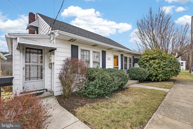 230 W HOWARD AVE, Coaldale, PA 18218