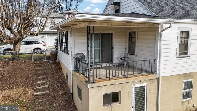 230 W HOWARD AVE, Coaldale, PA 18218