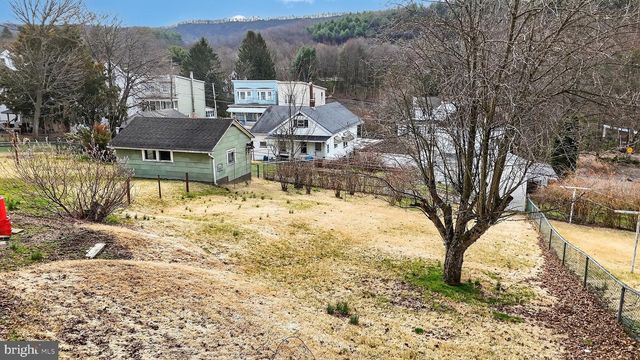 230 W HOWARD AVE, Coaldale, PA 18218