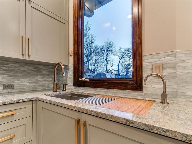 111 Lake Aluma Drive, Oklahoma City, OK 73121