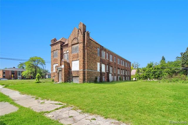 18029 Schoenherr Street, Detroit, MI 48205