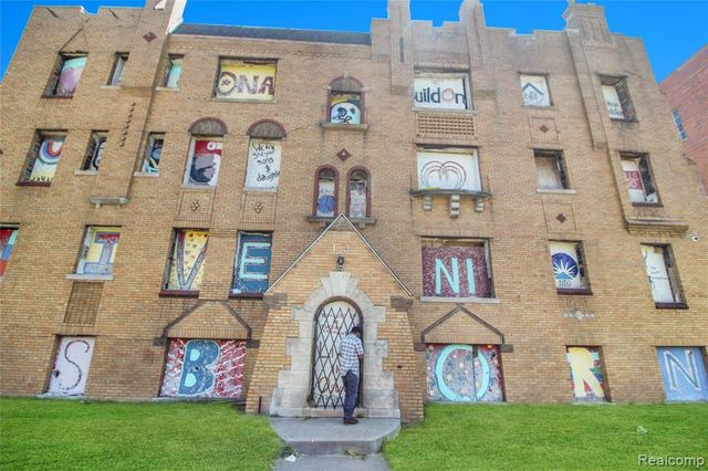 18029 Schoenherr Street, Detroit, MI 48205